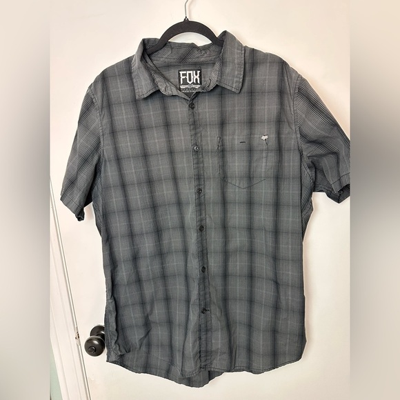 Fox Men's Plaid Button Down Short Sleeve Top Fox Logo Size XL - Picture 1 of 5